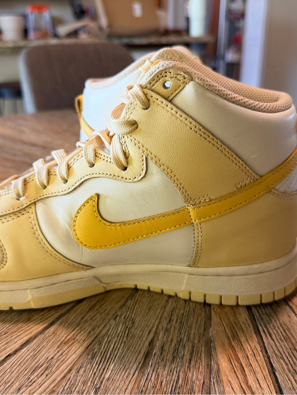 Nike Dunk High Pale Vanilla Topaz Gold Women’s 8.5 DD1869-201 Sneakers
